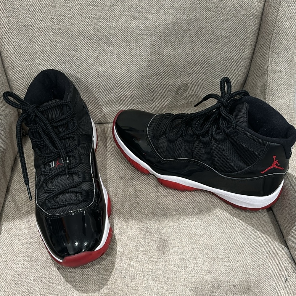 Air Jordan 11 Retro Bred size 8 women’s